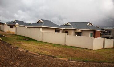 3 Bedrooms Whiteriver Fairlands Estate